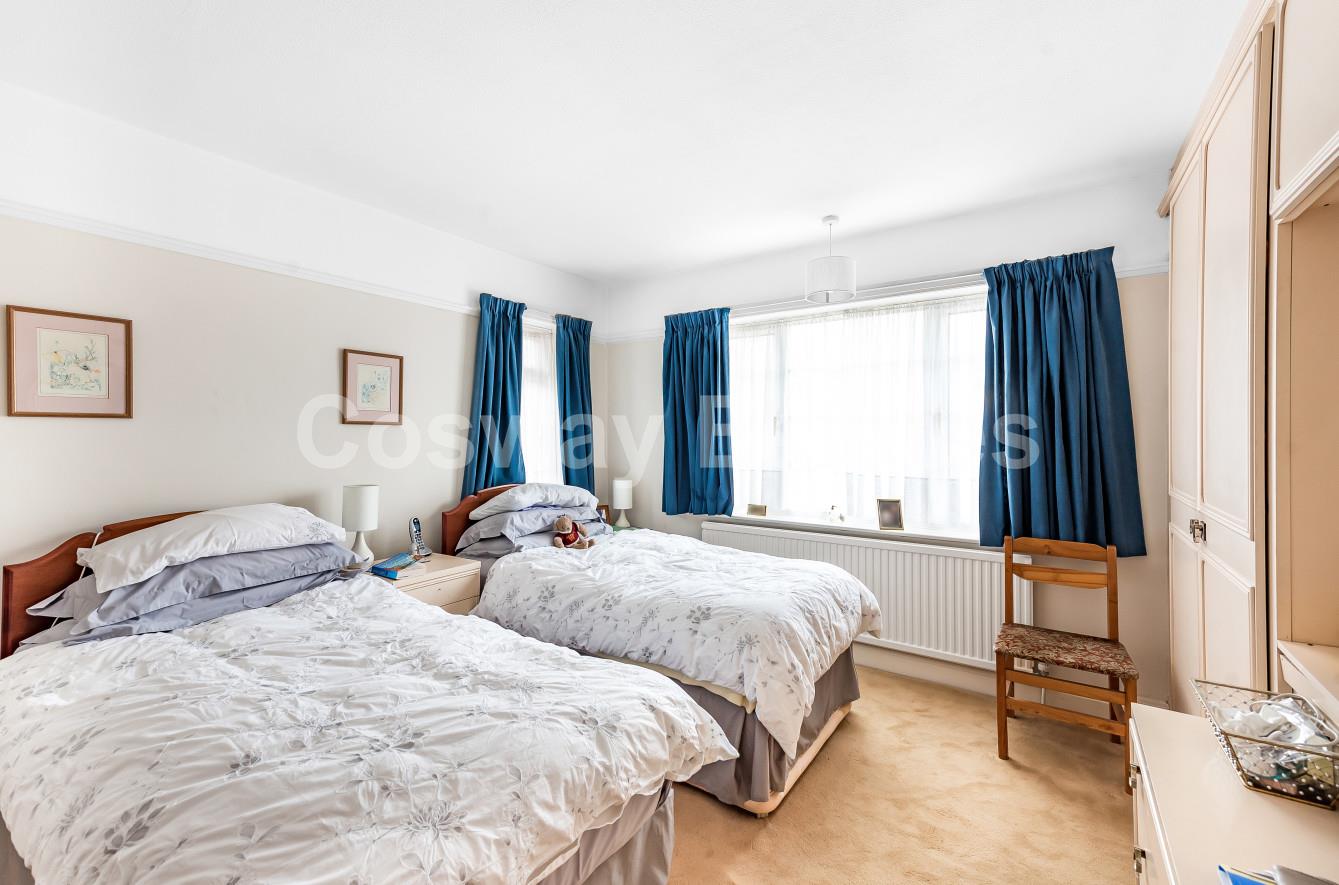 Lawrence Gardens, Mill Hill